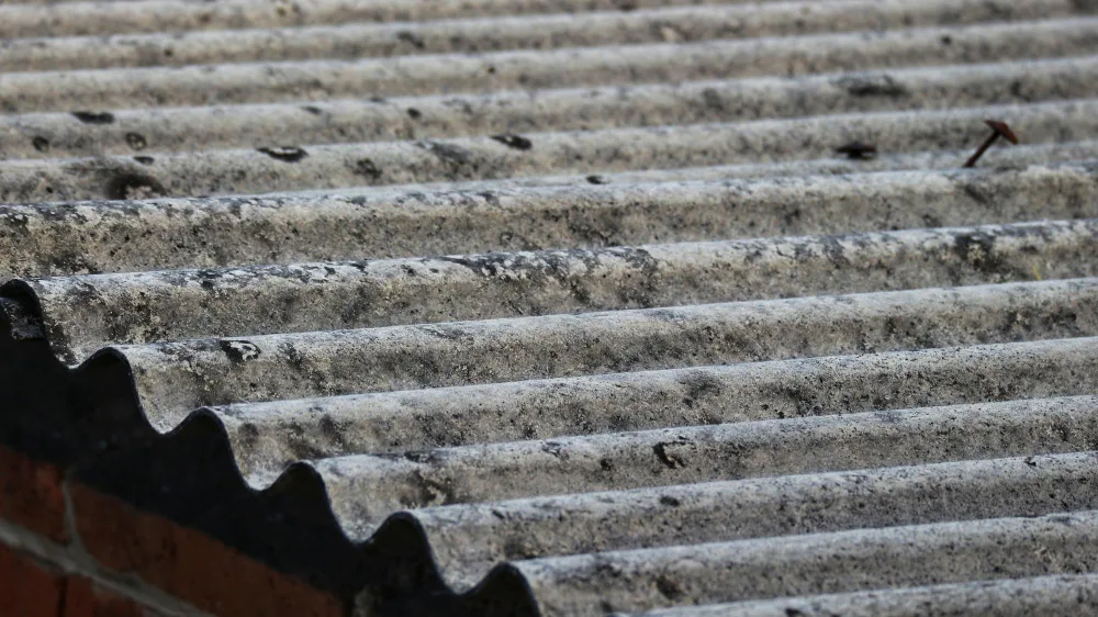 Professionel håndtering af asbest i ældre bygning