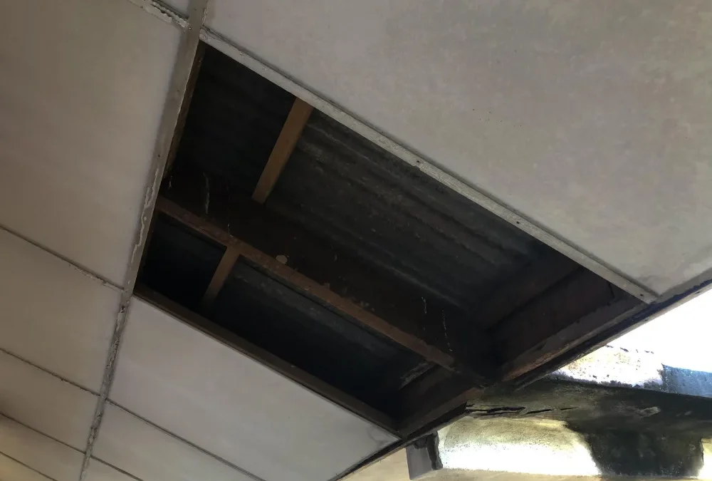 Asbest i loftplader – sådan opdager og håndterer du det sikkert